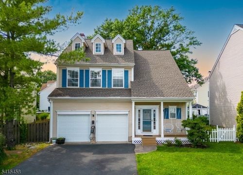10 Marco Polo Ct, Franklin Park, NJ, 08823-1704 | Card Image