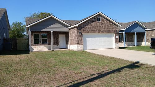 1704 E 10th Ave, Corsicana, TX, 75110-6900 | Card Image