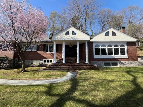75 Lee St, Brookline, MA, 02445-5912 | Card Image