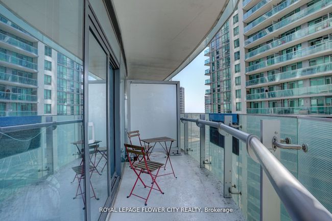 1407 - 12 York St, Condo with 2 bedrooms, 2 bathrooms and null parking in Toronto ON | Image 24