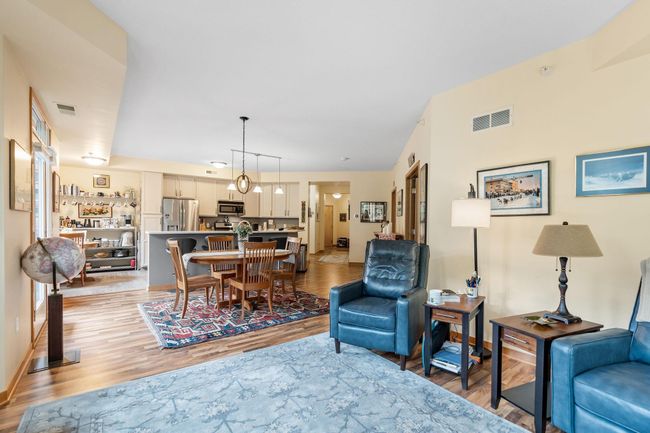 13-web-or-mls-2565 Franklin Ave 211-13.jpg | Image 5