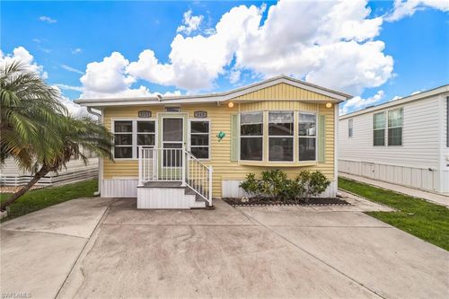 3213 Debbie Ln, BONITA SPRINGS, FL, 34134 | Card Image