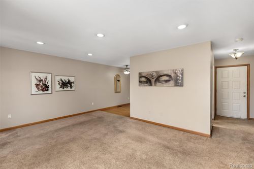 5419 Duke Ct, Warren, MI, 48091-3820 | Card Image