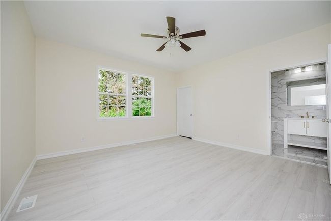 Primary bedroom and ensuite | Image 26