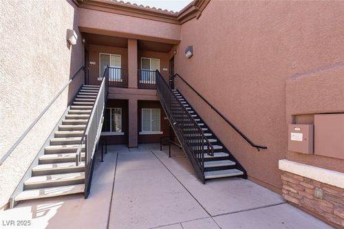 2069-8324 W Charleston Blvd, Las Vegas, NV, 89117-9200 | Card Image