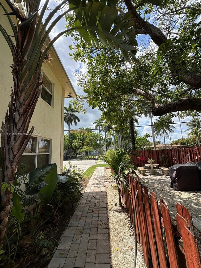 APT-1 - 530 Ne 15 Th Ct, Condo with 2 bedrooms, 1 bathrooms and null parking in Fort Lauderdale FL | Image 19