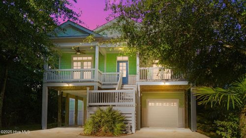 116 Ne 11th St, Oak Island, NC, 28465-6401 | Card Image