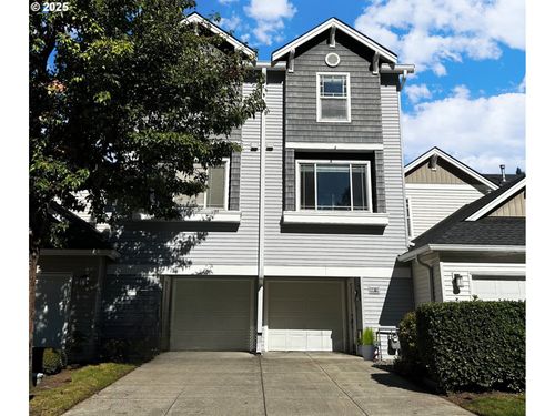 8818 Ne 16th Way, Vancouver, WA, 98664-6411 | Card Image