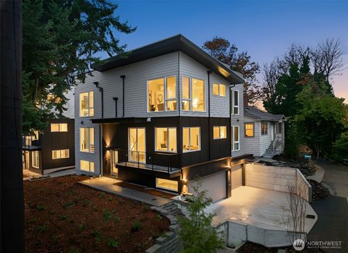 2103 Sw Genesee St, Seattle, WA, 98106-1255 | Card Image