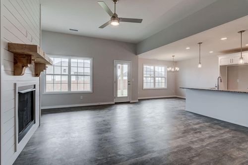 685 W Castor Loop, Nixa, MO, 65714 | Card Image