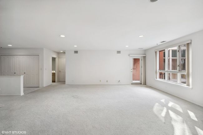 APT-209 - 3100 Lexington Ln, Condo with 2 bedrooms, 2 bathrooms and 1 parking in Glenview IL | Image 4