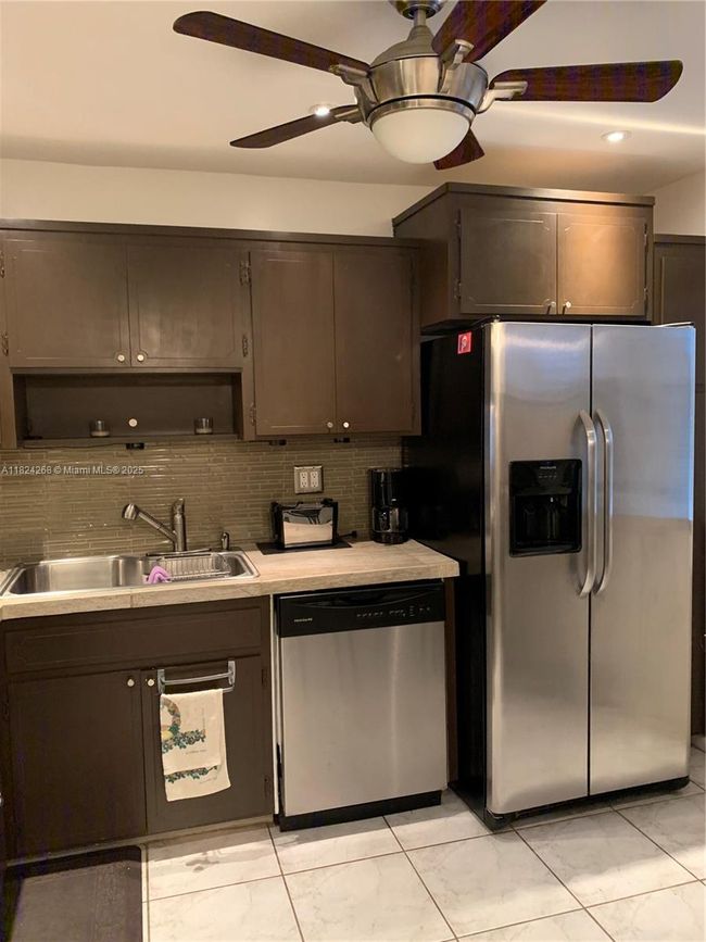 APT-103F - 330 Se 2 Nd St, Condo with 1 bedrooms, 1 bathrooms and null parking in Hallandale Beach FL | Image 5