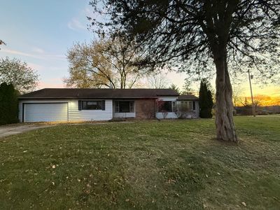 1277 Fairway Drive, House other with 2 bedrooms, 1 bathrooms and 2 parking in FREEPORT IL | Image 2