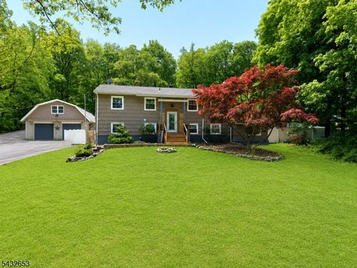 27 Grandview Ave, Stockholm, NJ, 07460-1903 | Card Image