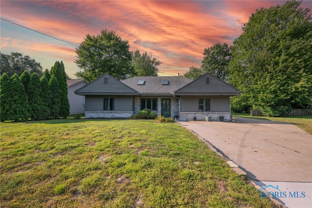 Angola Rd, Holland, OH 43528