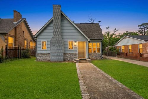 917 W Shaw St, Tyler, TX, 75701-2853 | Card Image