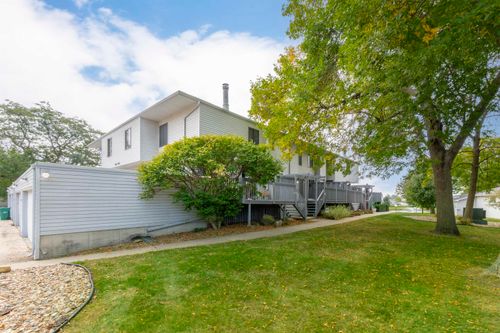 2203 Sky Line Dr, Waterloo, IA, 50701-9731 | Card Image