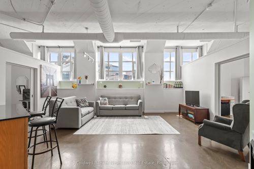 308-404 King St E, Kitchener, ON, N2G2L5 | Card Image