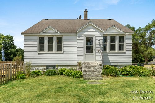 1802 Cherry St, Dorr, MI, 49323-9455 | Card Image