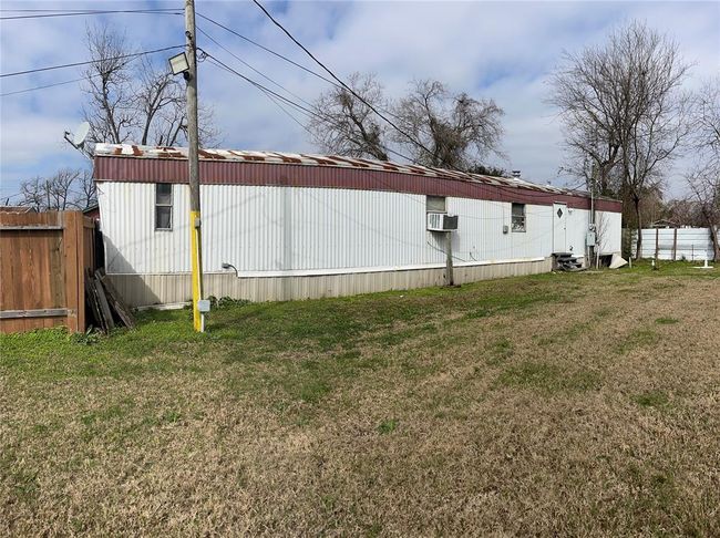 16305 De Zavalla Rd, Home with 2 bedrooms, 2 bathrooms and null parking in Channelview TX | Image 7