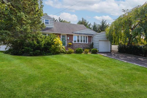 18 Longfellow Dr, South Huntington, NY, 11746-3432 | Card Image