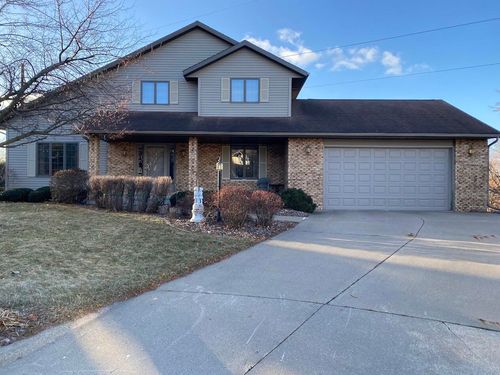 150 Fairway Ct, Onalaska, WI, 54650-8713 | Card Image