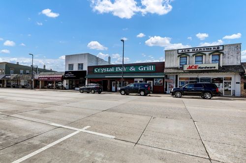 39 Union St N, Mora, MN, 55051-1327 | Card Image
