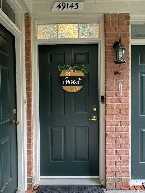 Woods Dr, Shelby Township, MI 48317