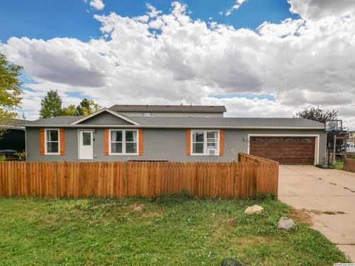 2074 Franklin St, Laramie, WY, 82070-6372 | Card Image