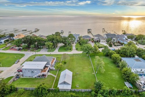 1436 Bayshore Dr, Kemah, TX, 77565-3044 | Card Image