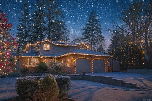 {{alt}} | Card Image