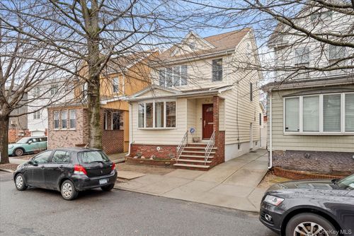 8921 Aubrey Ave, Glendale, NY, 11385-7929 | Card Image