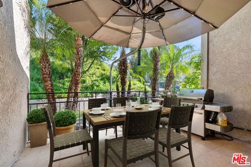 7800 Via Genova, Burbank, CA, 91504-1114 | Card Image