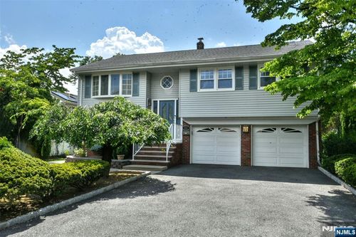 68 Eagle Ave, New Milford, NJ, 07646-1608 | Card Image