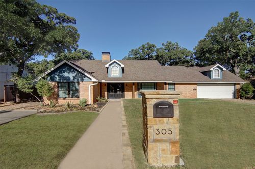 305 Nw 7th Ave, Mineral Wells, TX, 76067-4801 | Card Image