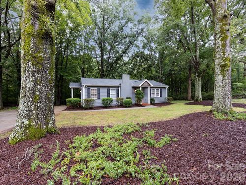 3109 Forest Lawn Dr, Matthews, NC, 28104-7362 | Card Image
