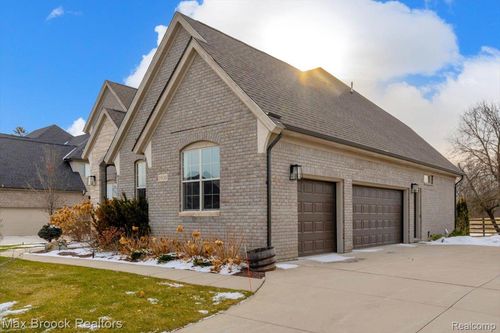 1930 Nottingham Dr, Rochester Hills, MI, 48307-5095 | Card Image