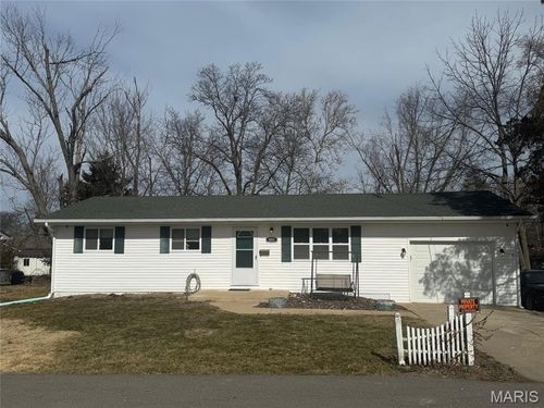 401 Dahlgren Ave, Warrenton, MO, 63383-2420 | Card Image