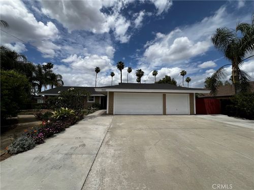 9889 Canada Way, Riverside, CA, 92503-6206 | Card Image