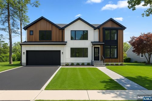 33 Oliver Rd, Paramus, NJ, 07652-3718 | Card Image