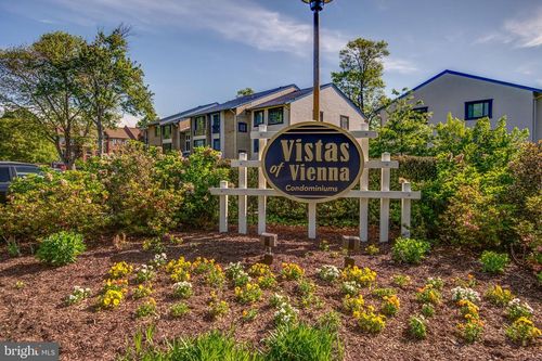 7224-10225 Valentino Dr, OAKTON, VA, 22124-2844 | Card Image