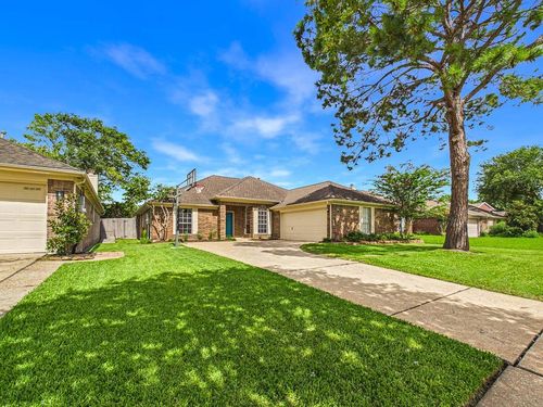 211 Hollander Court, League City, TX, 77573 | Card Image