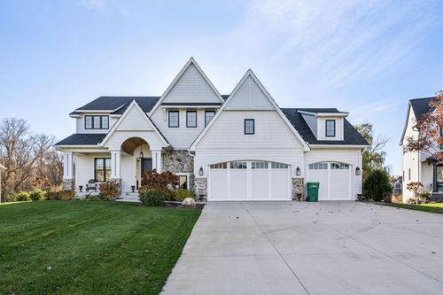 5960 Prestwick Ct, Shorewood, MN, 55331-4412 | Card Image