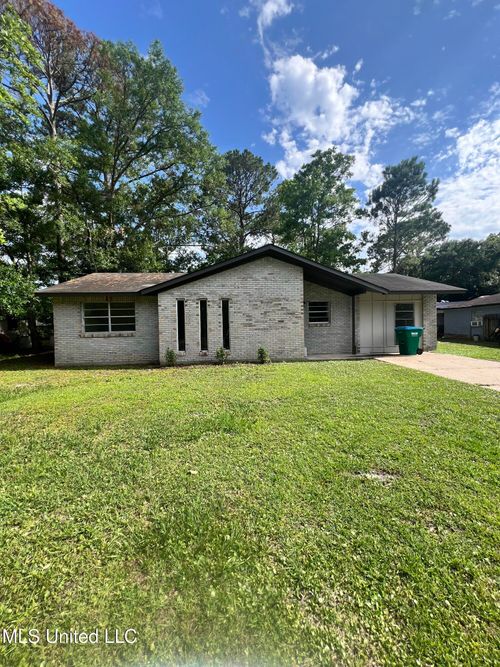 1909 University St, Gautier, MS, 39553-6643 | Card Image