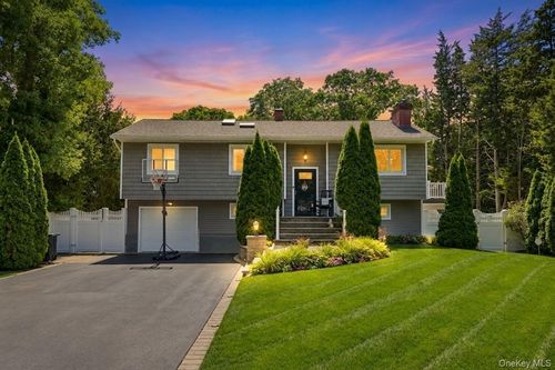 12 Linden Lane, Brookhaven, NY, 11738 | Card Image