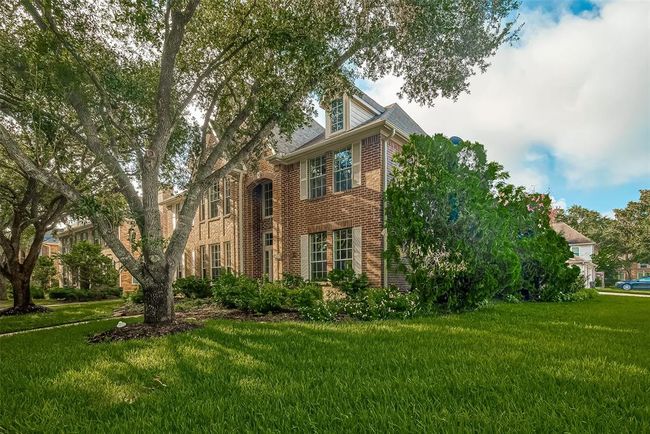 Side View of the House. CORNER LOT. ZONED TO OUTSTANDING FORT BEND SCHOOLS | Image 7