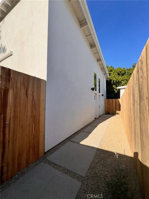 11320 Bessemer St, North Hollywood, CA, 91606-4216 | Card Image
