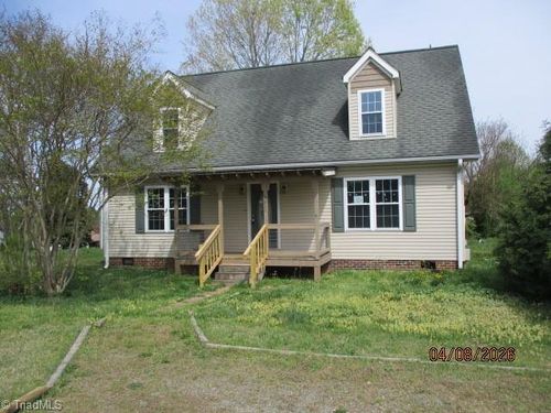 3011 View Crest Dr, Jonesville, NC, 28642-9381 | Card Image