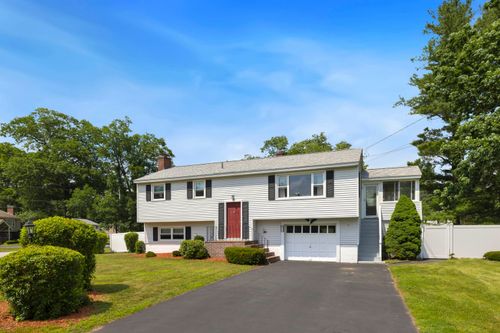 32 Williams St, Salem, NH, 03079-3453 | Card Image