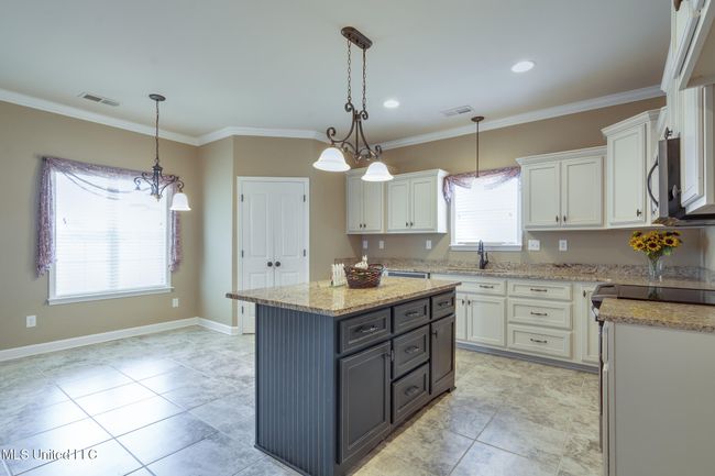 Kitchen | Image 8